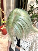 ヲタク(wotaku.)&nbsp;ペールグリーン黄緑カラーハイトーンブリーチダブルカラー艶髪