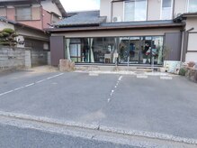 広い駐車スペースあります。(3台駐車OK)