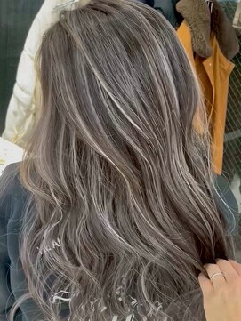 r20 ハイライト白髪白髪ぼかしレイヤーカットバレイヤージュ