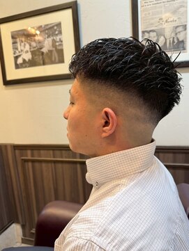 ミリオンバックス 御徒町店(Million Backs) 御徒町/刈り上げセンターパート/波巻きツイストスパイラル