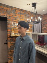アルティザン(artisan) アップバングショート