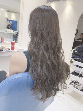 ウーロス(uros.) 透明感グレージュ