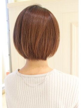 レウナ 外苑前(Reuna) 【３０代・４０代・５０代】後姿も大事！おとなショート