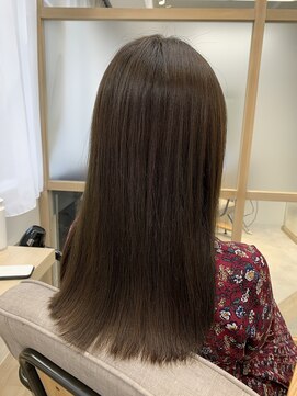 路地裏のアパート ハンドブローでまとまる縮毛矯正