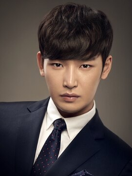 グレカ(GRECA) 重めの前髪の落ち着いた毛流れが気品と清潔感を両立