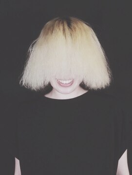 ビュートリアム 梅田(BEAUTRIUM) ホワイト/ブラック/