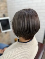 ハサミバイアトリエナガノ 千葉(8sami by atelier nagano)&nbsp;ショートボブ/センターパート/ツヤ髪/グラデーション/イヤリング