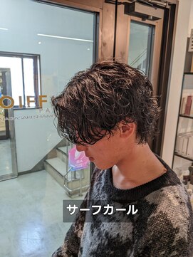 コワファーストナガサキシャンプーボーイ(COIFF1RST NAGASAKI SHAMPOO BOY) センターパートウルフ×サーフカール