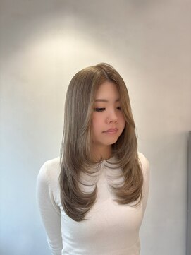 イリ 梅田(ili) レイヤー/グレージュカラー