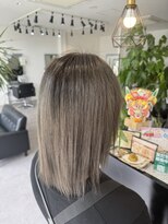 ファン(FAN)&nbsp;グレージュ　シャドールーツ