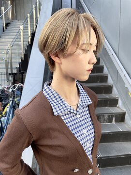 ヌード(NUDE) NUDE ハイトーンベージュ コンパクトショート ハンサムショート