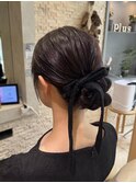 上品な艶感が可愛いリボンシニヨン