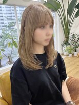 コムヘアー(COM HAIR)&nbsp;レイヤーカット。ベージュカラー。ダブルカラー。