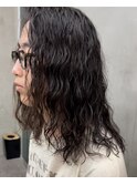 大人の黒髪ミディアムロング波巻きパーマツイストスパイラルヘア