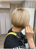 ハイトーンベージュ/ショートヘア
