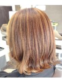 ブリーチなしカラー韓国風ヘア外ハネミディアムハイライトカラー