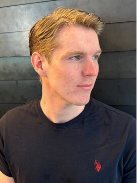 ディスイズバーバーフォース(THIS IS BARBER 4th) サイドパート ブロンド メンズショート アップバング ブリーチ