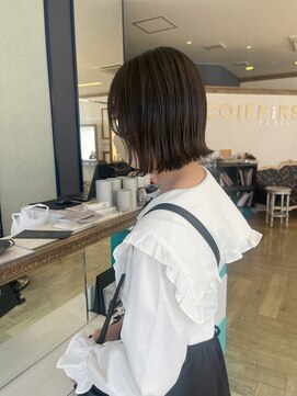 コワファースト 大分(COIFF1RST) アッシュブラウンカラーの切りっぱなしボブ