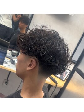 カイ(X) テーパーフェード　カーリーパーマ