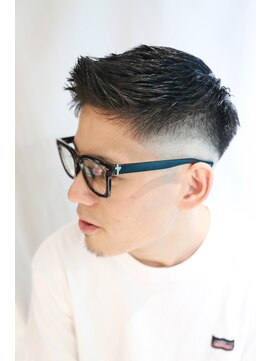 アップバング束感ショートビジカジスキンフェード