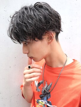 縦落ちツイストスパイラル無造作センターパートパーマ渋谷