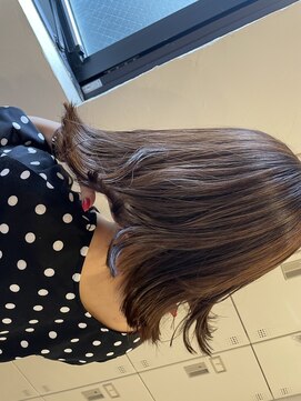 ベージュ　ブラウン