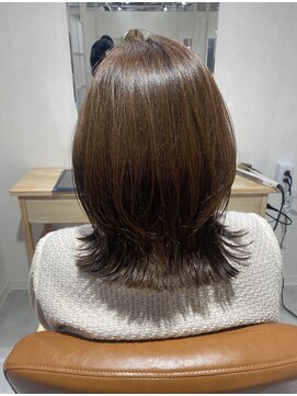 ラナ(LANA) 白髪ぼかし×くびれミディアム