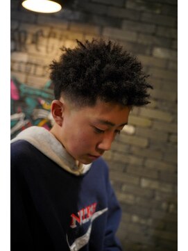 フォーコーナーズカットショップスリーセント 栄(FourCornersCutShop 3/cent) スパイキーアフロ