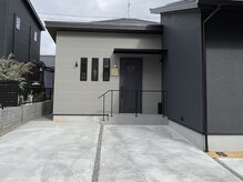 マール(mar)の雰囲気（お店の前に【駐車場2台完備】で、お車でのご来店も安心◎）