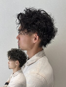 ウルマ(ULUMA) MEN’S/リバースセンターパート/スパイラルパーマ/伊丹