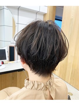 ルグン(LUGN) 耳出しマッシュショート