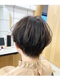 耳出しマッシュショート