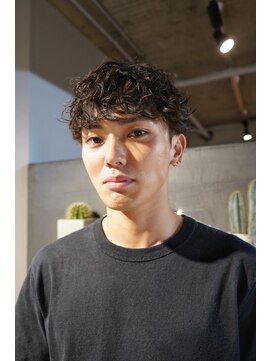 キュー(Cue_) 無造作ニュアンススパイラルメンズマッシュパーマ 2 【影山】