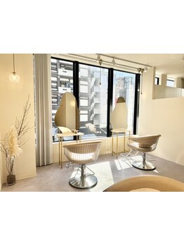 《栄 / 徒歩3分》子供の頃憧れた大人女性。キレイになる魔法をかけてちょっと背伸びした鏡に映った新しい私