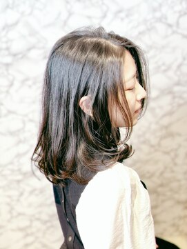 タヤ 東急百貨店吉祥寺店(TAYA) ミディアムレイヤー/ラウンドワンレン/前髪なし/プリカール