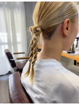 コンパス(COMPASS)&nbsp;ねじりヘアアレンジ