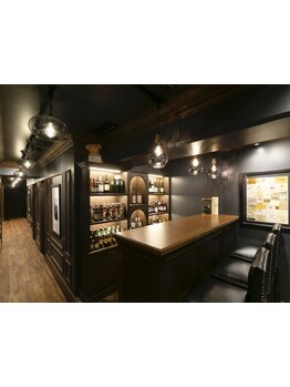 お客様一人一人と真剣に向き合うためのこだわりの詰まった非日常空間。心も髪も満たされるサロンタイムを◆