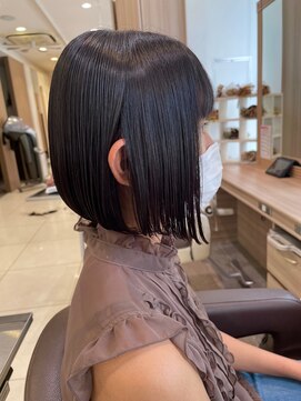 前下がりミニボブ/丸み縮毛矯正