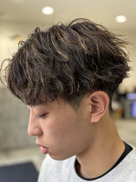レボ(Revo) 毛先をゆるっと。ツイストシャドウ