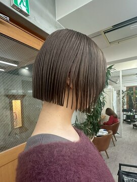 リアン(Lien) ブリーチなしダブルカラー/モカベージュ/切りっぱなしボブ