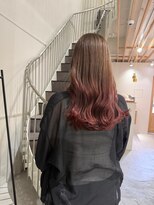 アトレ 梅田店(attrait) ロングヘアをピンクに染めて、透明感のある仕上がり