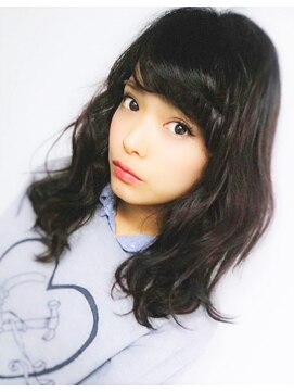 ティファ 二子玉川(Tiffa) 黒髪でも柔らかなミディアムヘア。