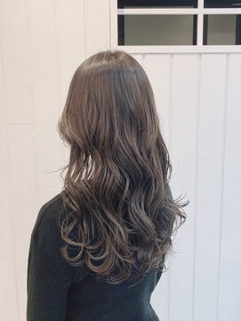 マイティー(Mighty) フェミニンロング/ダークアッシュ