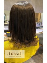 アイディール(:ideal)&nbsp;外ハネミディアムレイヤー　インナーカラー