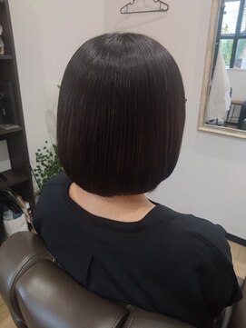 ユニ ヘアサロン イシグロ(yuni HAIRSALON ishiguro) やわらかストレート+ヴィラロドラカラー（リタッチ）