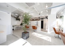シーバイトリコ 市川(SEA by tricot)の雰囲気（白を基調としたオシャレな空間♪【ヘッドスパ/イルミナカラー】）