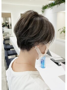 ステアケース 武蔵小杉店(stair:case) 大人ショート 白髪ぼかしハイライト コントラストハイライト