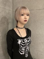 オーオシカシカスペース(OOO YY Space)&nbsp;ブロンドベージュ/シルバーベージュ/ウルフカット/ブリーチ