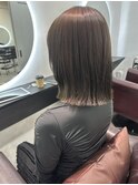 切りっぱなしボブ　レイヤー　アッシュ　グレージュ