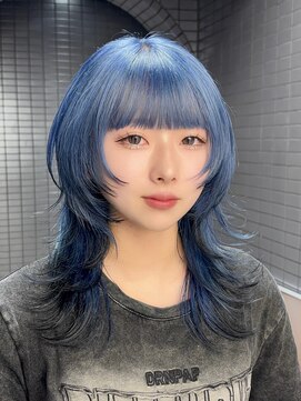 アマトウキョウ アユンチェ(AMA TOKYO×AYUNCHE) ブルーブラックルーツデザインカラー×ミディアムウルフ